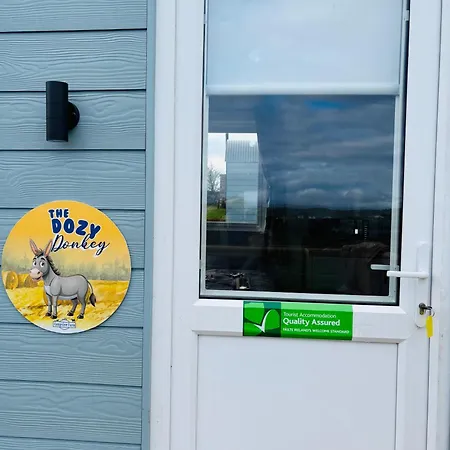 The Dozy Donkey Shepherd Hut & Sauna Farm *